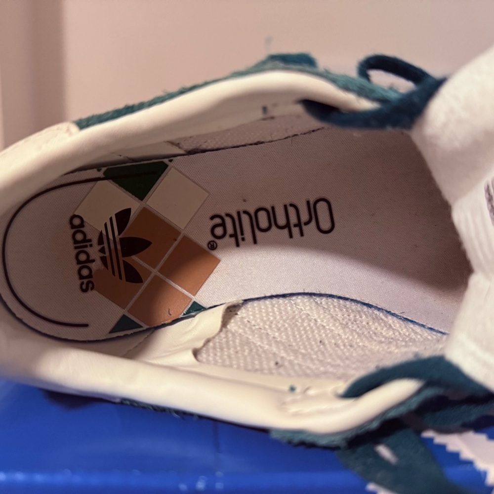 Adidas kids green and white Gazelle Sneaker size 1 - Picture 7 of 10